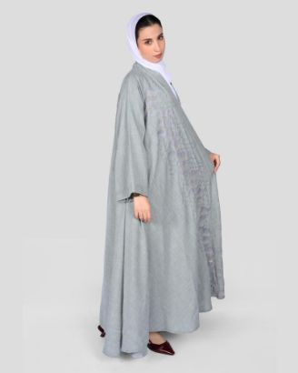 صورة عباية نسائية بتصميم مفتوح